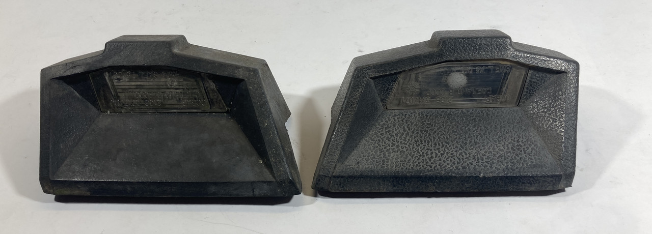 Ліхтар підсвічування заднього номера лівий + правий комплект 2шт ВАЗ 2103 2106 Нива 2121