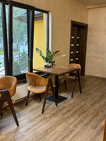 Диван м'який "Елеганс" для кафе та ресторанів
Квадратний стіл для кафе та ресторану "Серія 1" з натурального дерева та металу
М'який стілець "Джим" від виробника Lofty