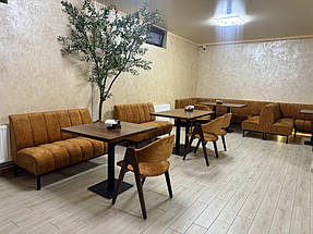 Диван м'який "Елеганс" для кафе та ресторанів
Квадратний стіл для кафе та ресторану "Серія 1" з натурального дерева та металу
М'який стілець "Джим" від виробника Lofty