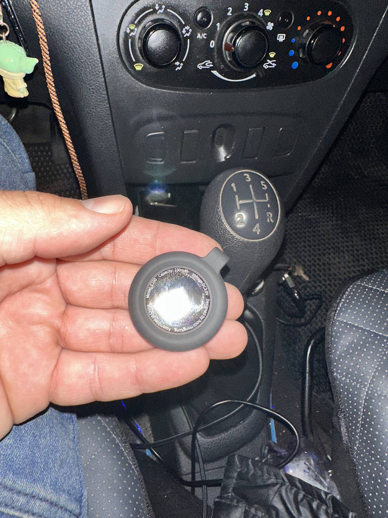 GPS-трекер Hoco E100 у комплекті з чохлом black - фото покупців 1