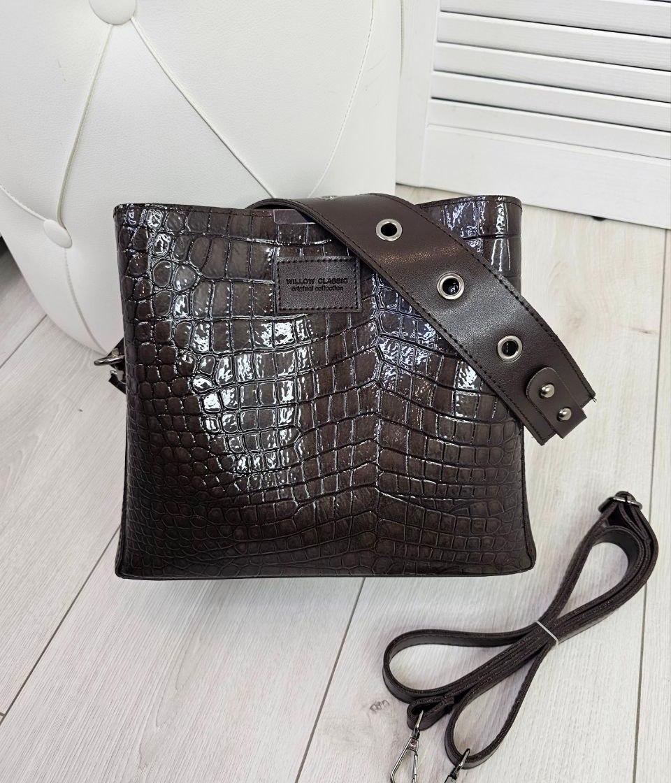 Жіноча сумка через плече кроссбоді сумочка коричнева лакова екошкіра рептилія