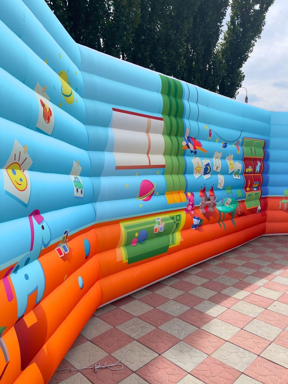 Надувна декорація стіна для фотозон і дитячих заходів 10 метрів