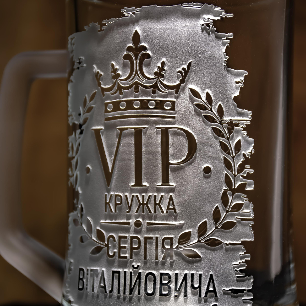 https://images.prom.ua/6899956623_w1280_h1280_imennoj_podarochnyj_bokal__ovkoj_vip_kruzhka_003.jpg?fresh=1