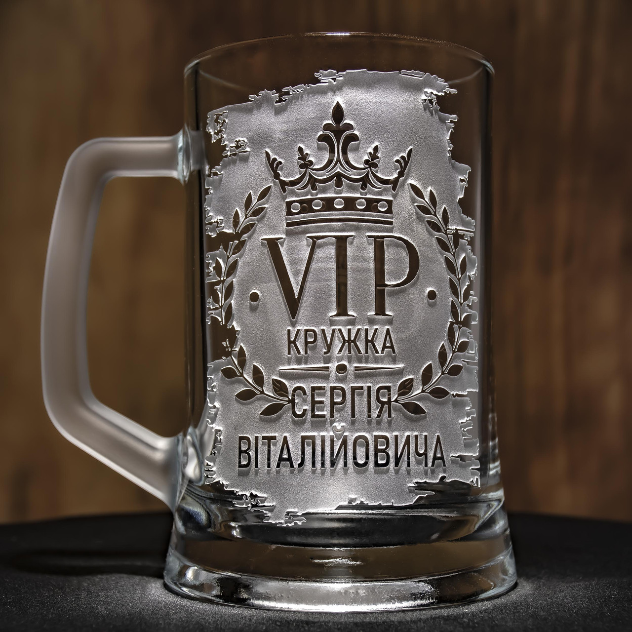 https://images.prom.ua/6899956626_w1280_h1280_imennoj_podarochnyj_bokal__ovkoj_vip_kruzhka_001.jpg?fresh=1