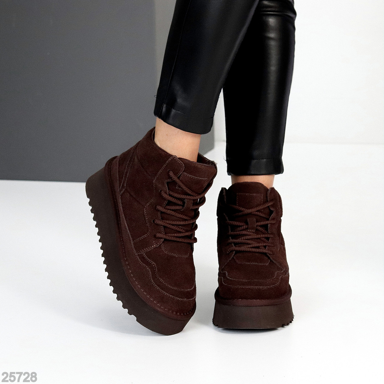 Шоколадні низькі уггі на шнурівці на потовщеній підошві, фото 1