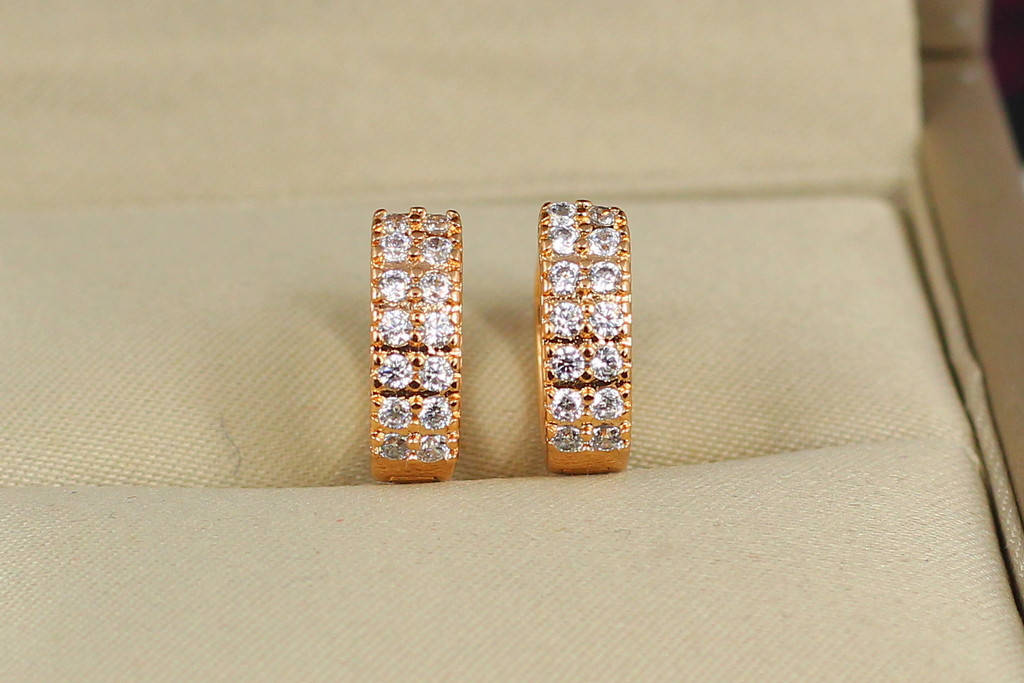 

Серьги Xuping Jewelry колечки две дорожки из камней 1.4 см золотистые
