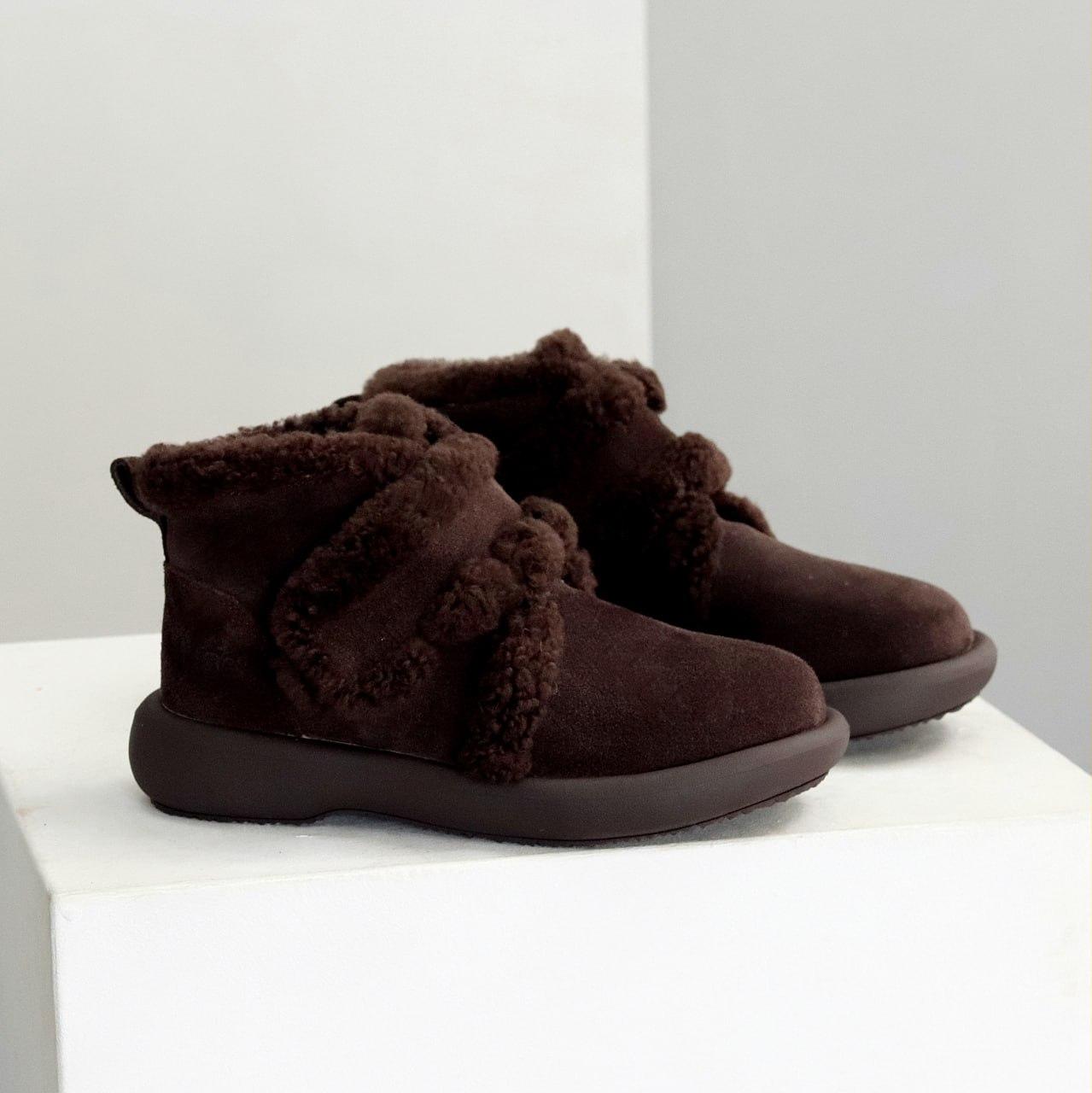 Жіночі зимові черевики на липучці коричневі натуральна замша