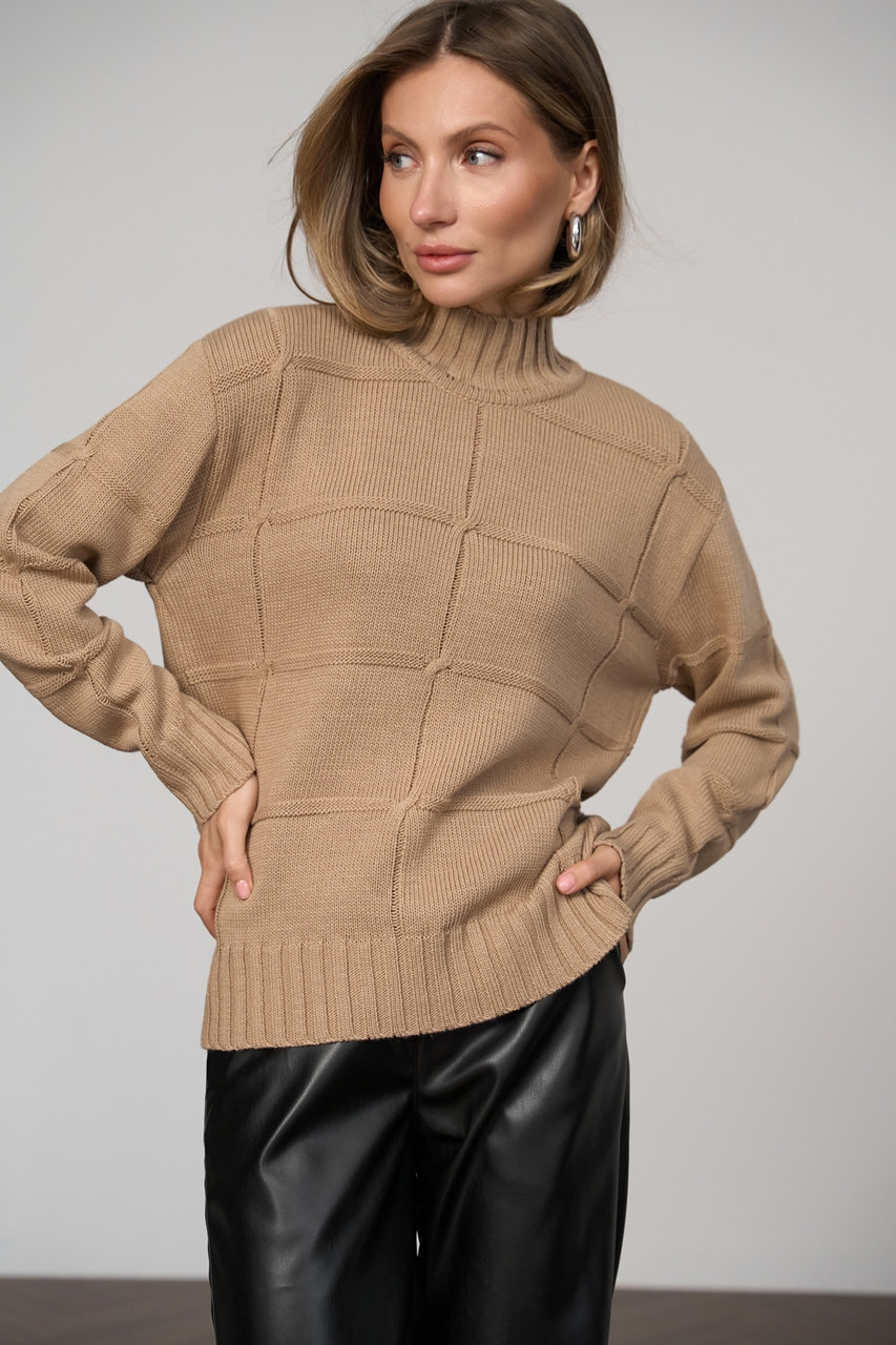 Жіночий светр із рельєфним візерунком світло-кавовий
