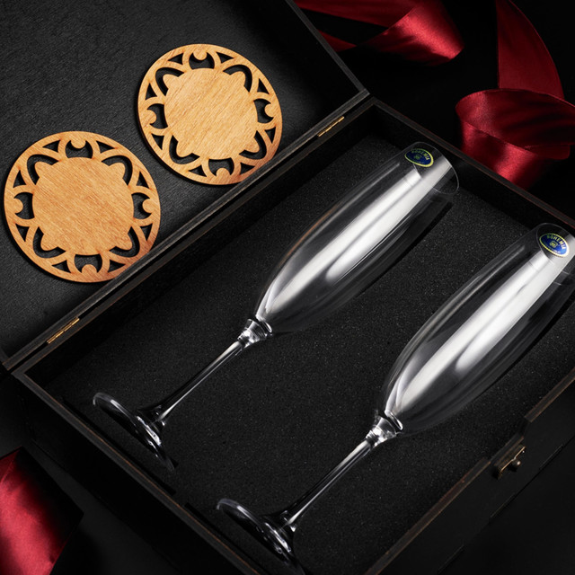 Подарок на первую годовщину свадьбы