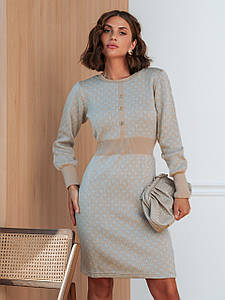 В'язана сукня жіноча тепла силуетна коротка з принтом бежевого кольору