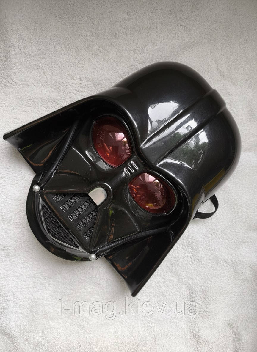 Маска Дарт Вейдер із червоними лінзами