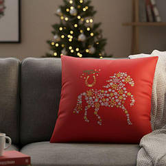 Подушка декоративна 50х50 см різдвяна подушка Коник Щастя IDEIA, символ 2026 червона