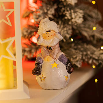 Новорічна фігурка з підсвіткою Дівчинка на сніговій кулі з фарфору 8×7×16 (см) новорічний декор для дому, квартири на подарунок