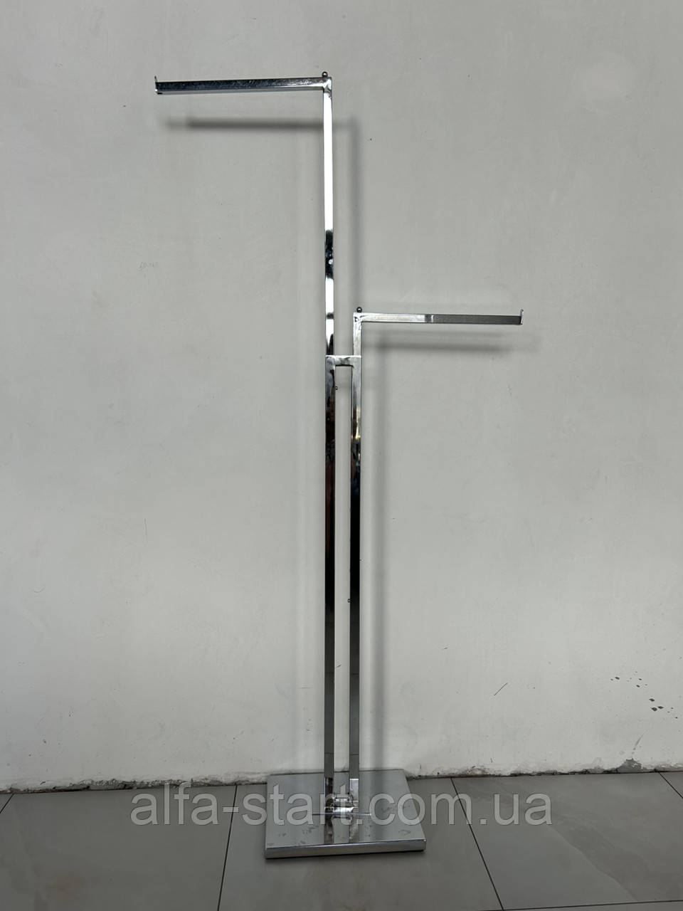 Підлогова хромована стійка вішала б/в  з регульованою висотою ріжок  на дві сторони для одягу