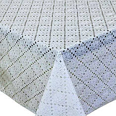 Ажурна скатертина відмінно підійдена стіл  для свята