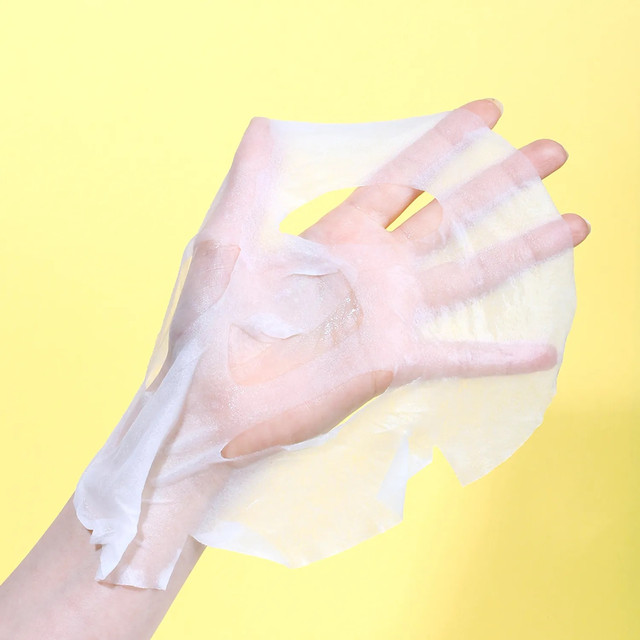 Тканинна маска з вітамінами C та E