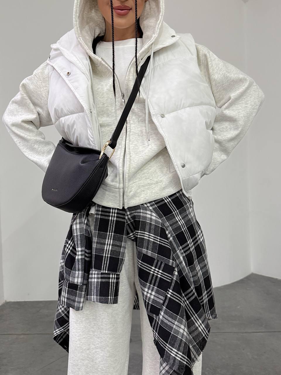 Жилет з утеплювачем силікон 200 Модель: 1511-521 Колір: беж, пудра, чорний, шоколад, червоний, хакі, білий, фото 1