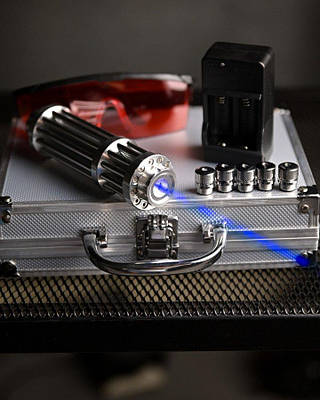 Найпотужніша лазерна указка RESTEQ з дальністю 10 км, акумулятор, заряджання, кейс ВТ3913