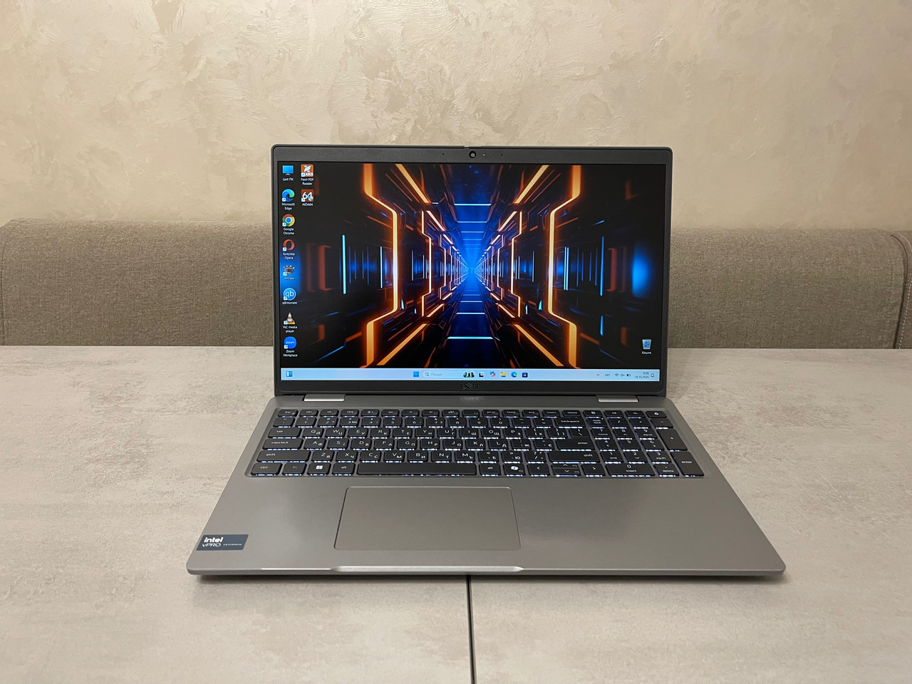 Ноутбук Dell Latitude 5550, 15,6" FHD IPS, i5-135H 14 ядер, 16GB DDR5, 256GB SSD, фото 1