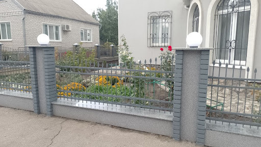 Гранітні бордюри та накривки – ідеальний вибір для ландшафтного дизайну