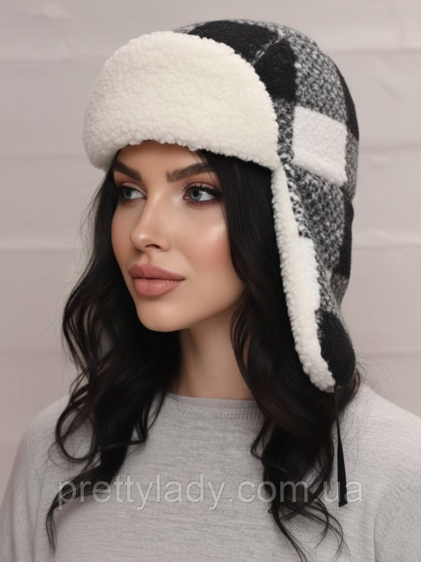 Жіноча шапка-вушанка Plaid букле в клітку чорно-біла