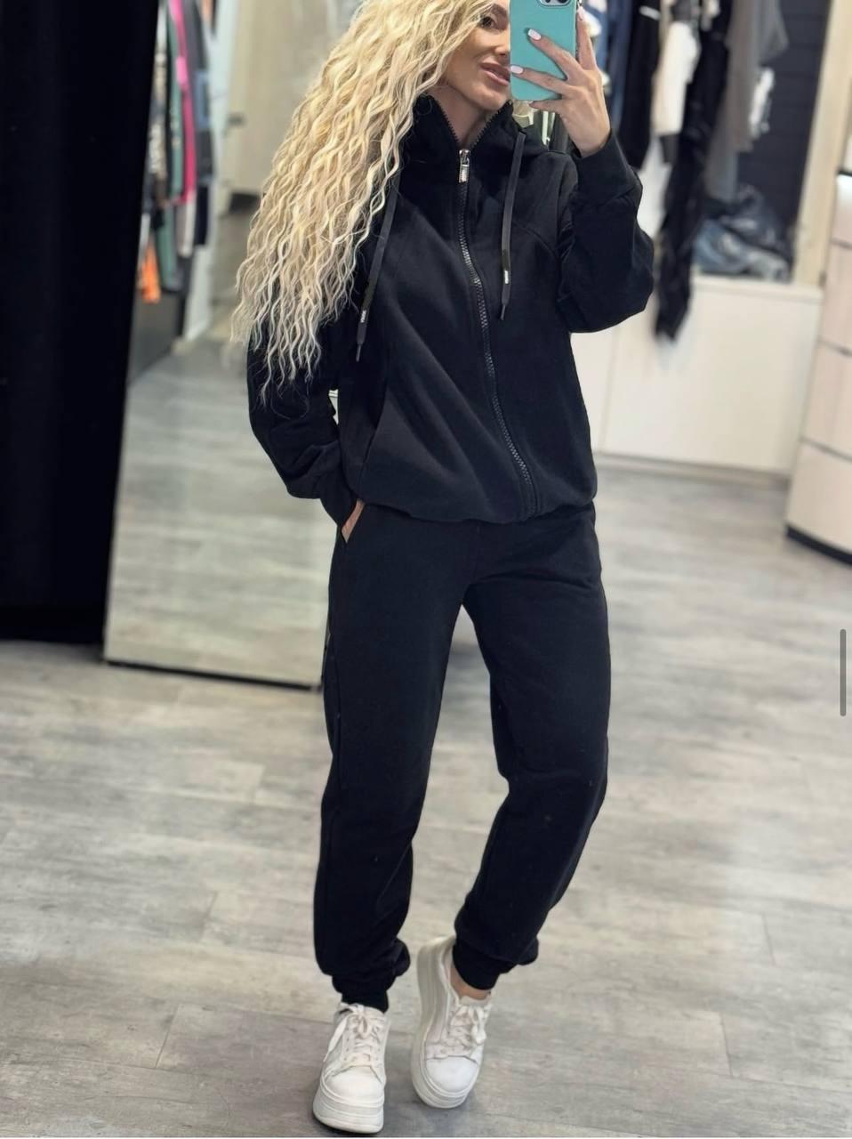 Стильний та теплый костюм чорного кольору, фото 1