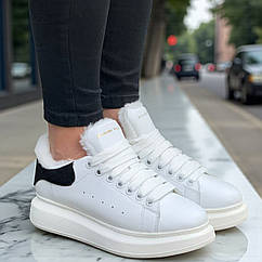 Кросівки зимові чорні жіночі McQueen білі з чорною п'ятою натуральна шкіра Кеди низькі макквін теплі з хутром на шнуровці