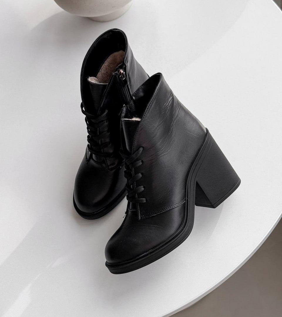 Жіночі зимові ботильйони на широкому підборі на хутрі чорні натуральна шкіра, фото 1