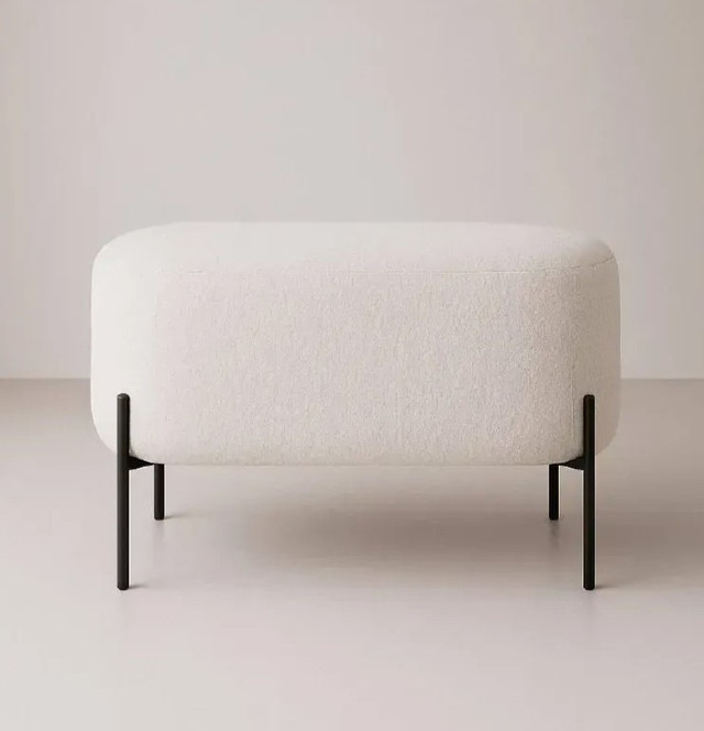 Компактный мягкий пуфик для дома, офиса, шоурума Пуф велюровый 60x35x42 см с металлическими ножками