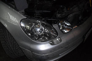 Установка биксеноновых линз G5 с ребристыми масками с глазами на Lexus GS300 3