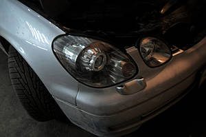 Установка биксеноновых линз G5 с ребристыми масками с глазами на Lexus GS300 4