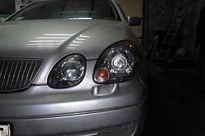 Установка биксеноновых линз G5 с ребристыми масками с глазами на Lexus GS300 5