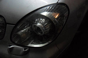 Установка биксеноновых линз G5 с ребристыми масками с глазами на Lexus GS300 8