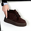 Стильні зимові шоколадні замшеві черевики на потовщеній підошві, фото 2