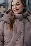 Молодіжний пуховик з декоративною вишивкою в кольорі капучино М-1101, фото 3