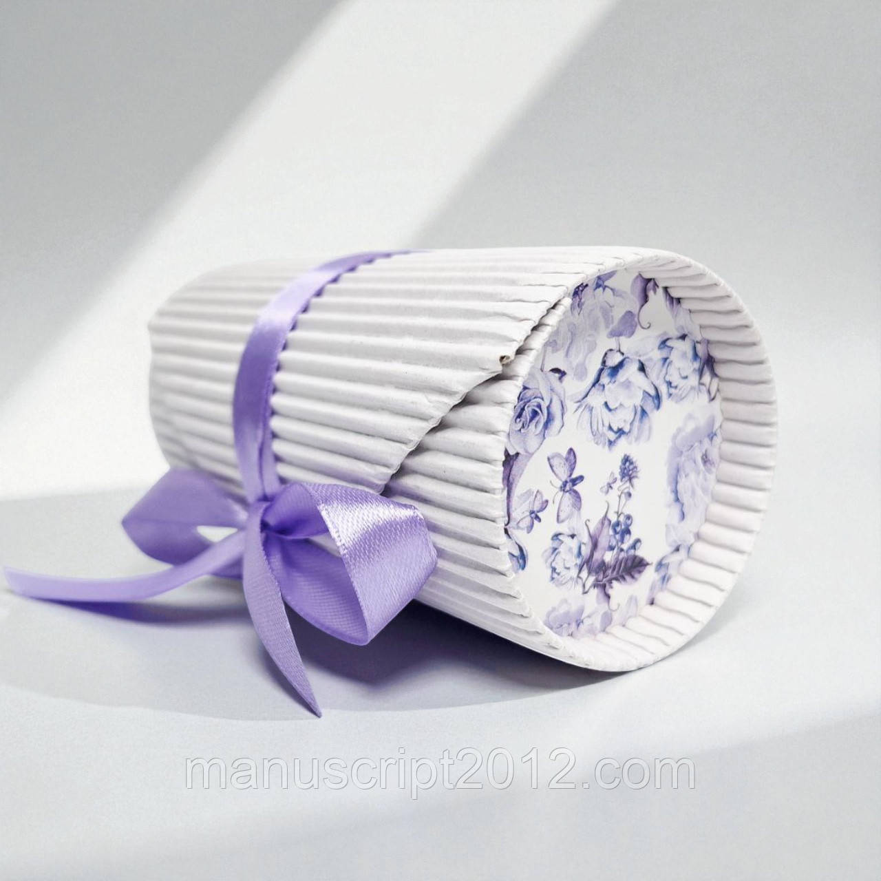 Коробка-тубус (100х60мм.) біла з лавандовими квітами