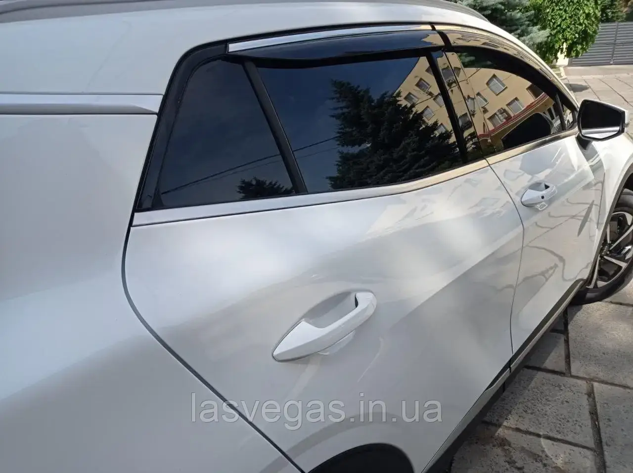 Дефлектори вікон із хром молдингом, вітровики Kia Sportage 2022- (неіржавка сталь 3D), фото 1