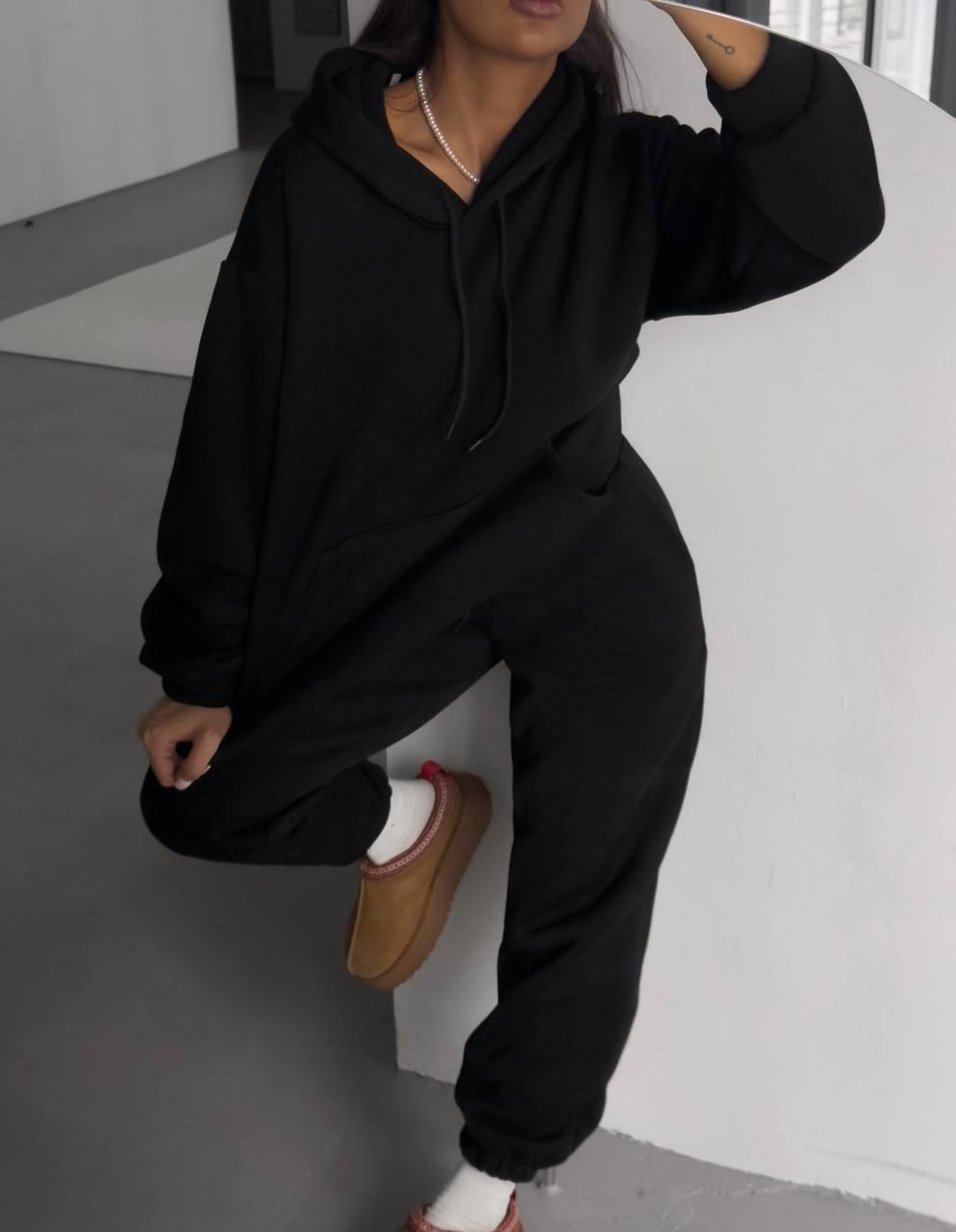 Чорний теплий жіночий костюм із турецької тринитки на флісі з написом на спині, фото 1