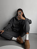 Графітовий теплий жіночий костюм із турецької тринитки на флісі з написом на спині, фото 4