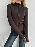 Тепла коричнева жіноча обтисла кофта на змійці з тонкого флісу, фото 5