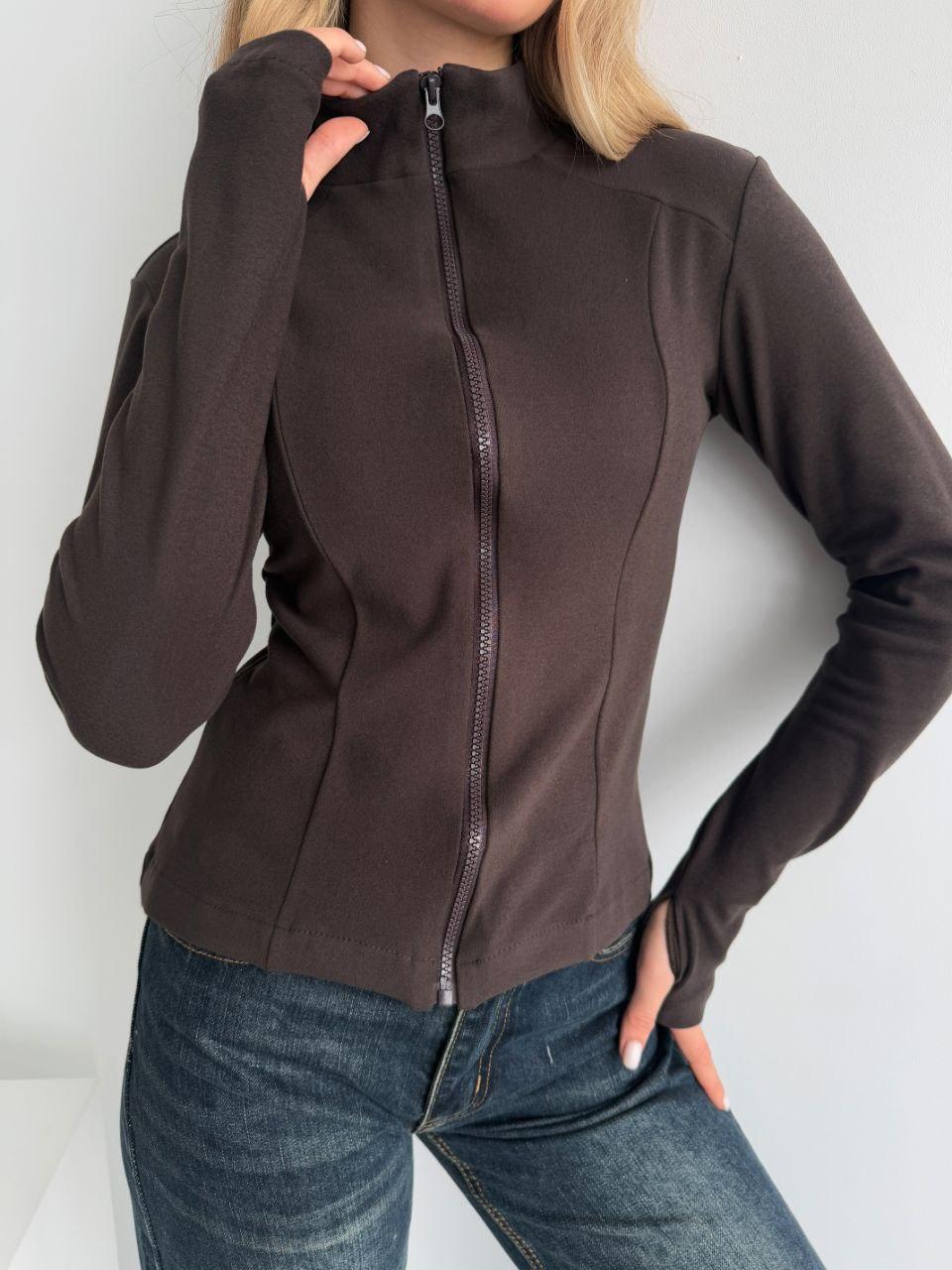 Тепла коричнева жіноча обтисла кофта на змійці з тонкого флісу, фото 1