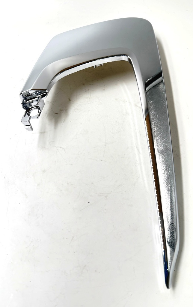 Молдинг (накладка) решітки радіатора верхній лівий хромований оригінал OEM 6407A169 для Mitsubishi ASX (2016-2019)