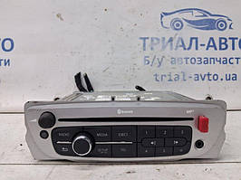 Магнітофон Renault