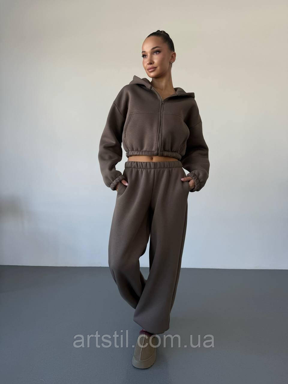 Утеплений жіночий костюм оверсайз з укороченим худі  колір мокко, фото 1
