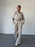 Утеплений жіночий костюм оверсайз з укороченим худі бежевий, фото 4