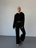 Утеплений жіночий костюм оверсайз з укороченим худі чорний, фото 3