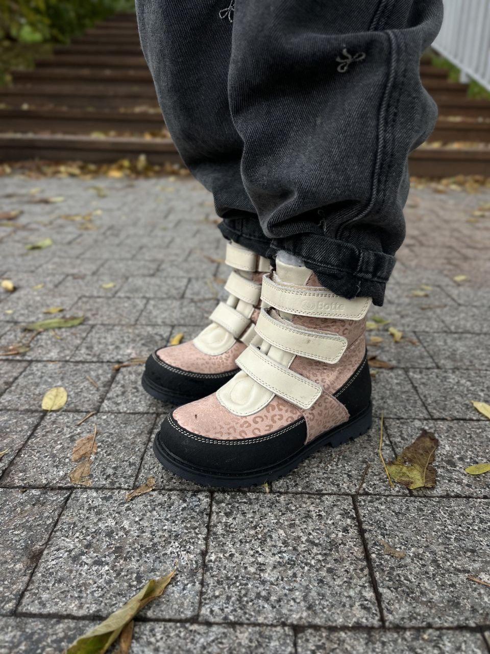 Дитячі утеплені шкіряні ортопедичні черевики на липучках на дівчинку 26 р, фото 1