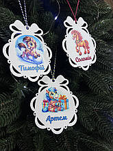 Дерев'яна іменна іграшка на ялинку з Конем символом 2026 року. Подарунки дітям на клас на день Святого Миколая