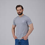 Футболка чоловіча сіра з V-вирізом "Тризуб" сіра вишивка, фото 7