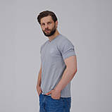 Футболка чоловіча сіра з V-вирізом "Тризуб" сіра вишивка, фото 3